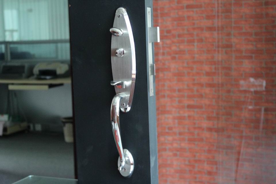 Supply all kinds of cam lock door latch,sliding wooden door lock,glass door lock LELONLOCK