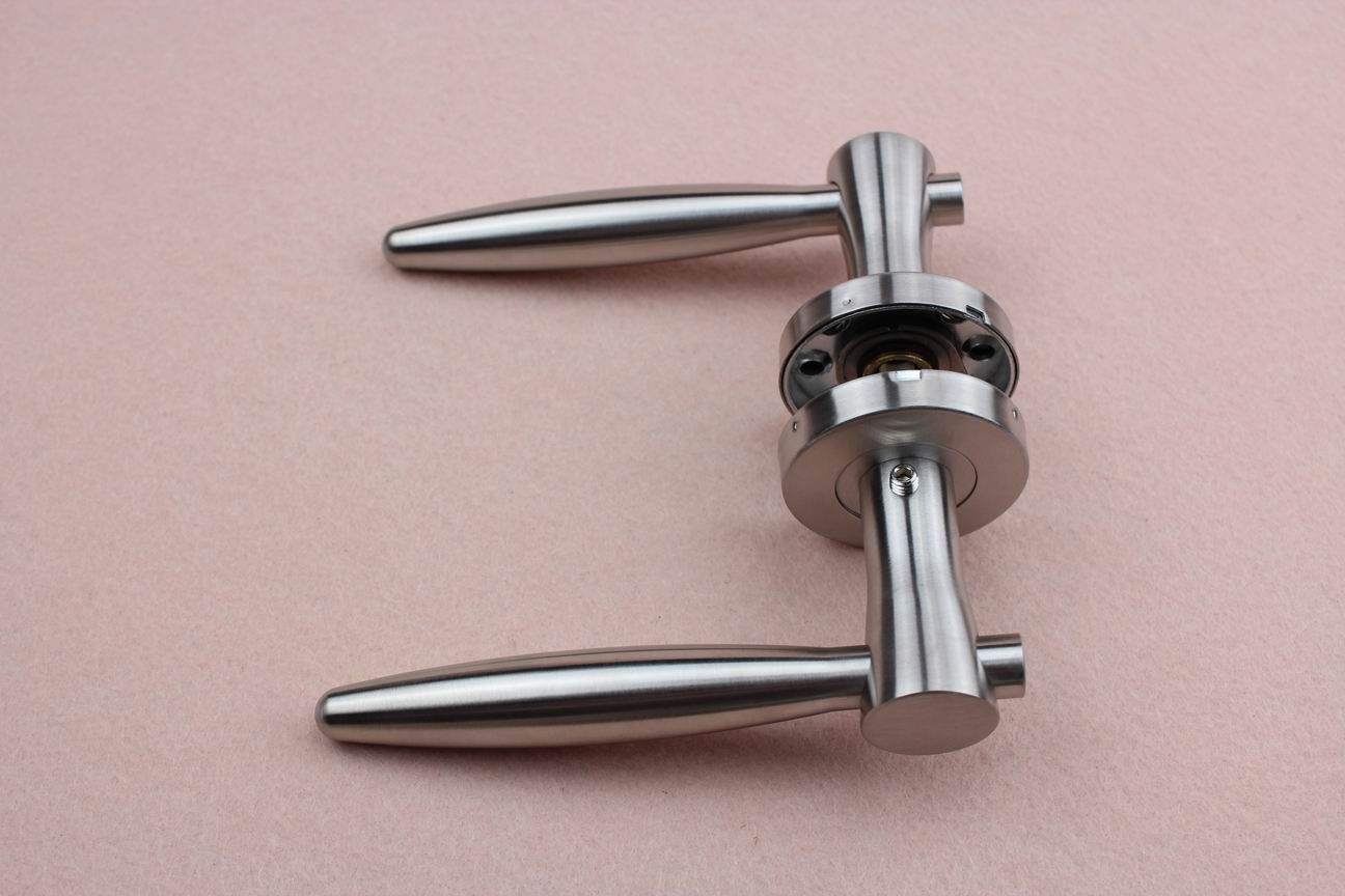 Manufacturer supply Handle Cremone Bolt with competitive cost