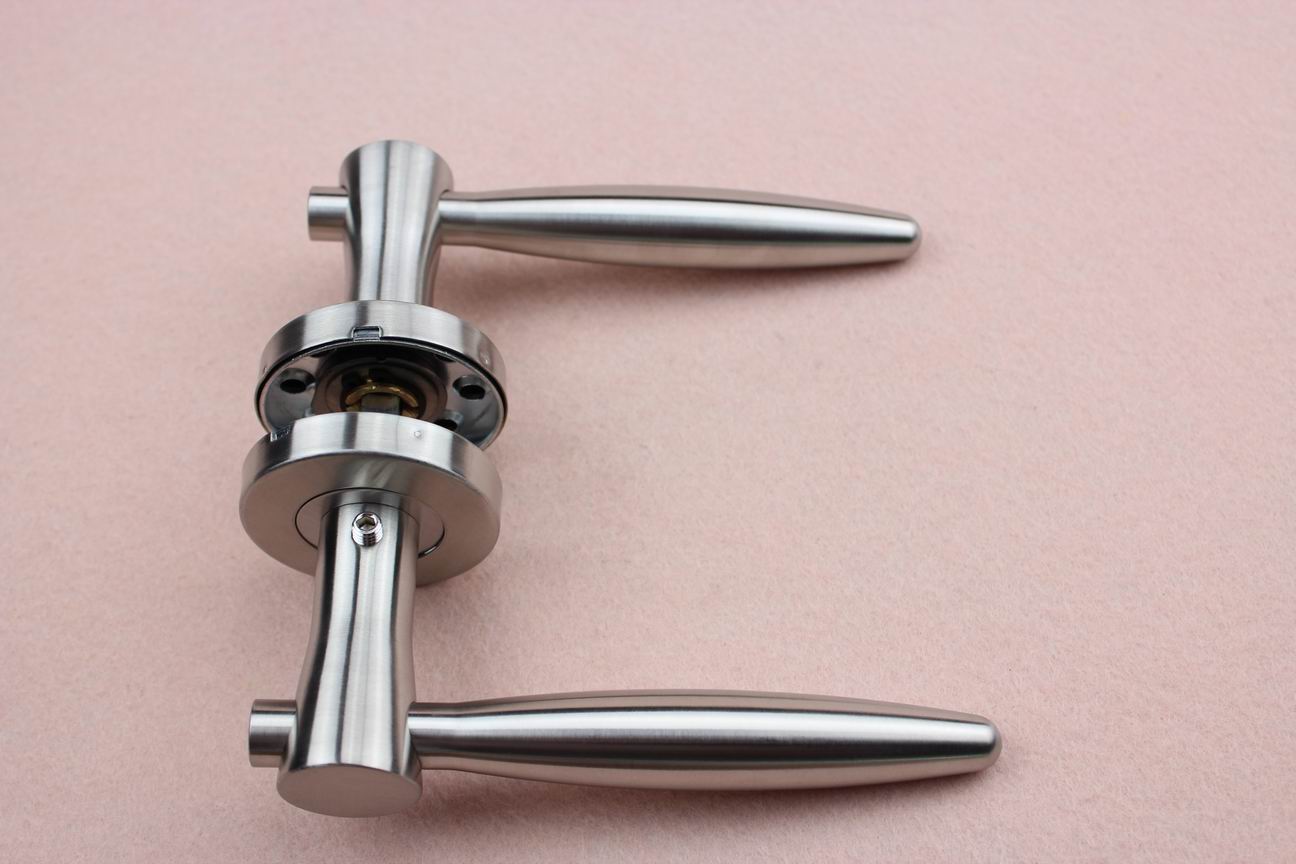 Manufacturer supply Handle Cremone Bolt with competitive cost