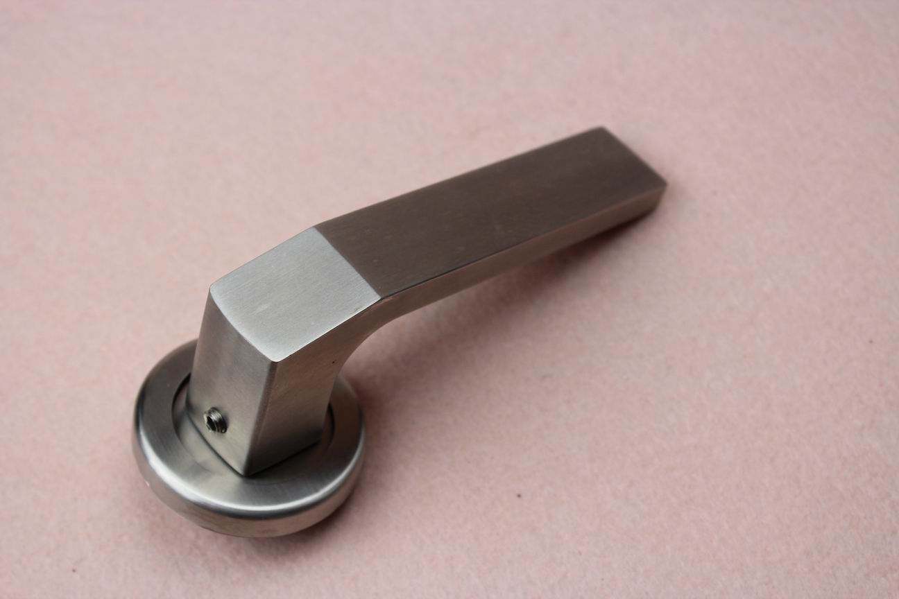 High quality solid type stainless steel material door lever handle