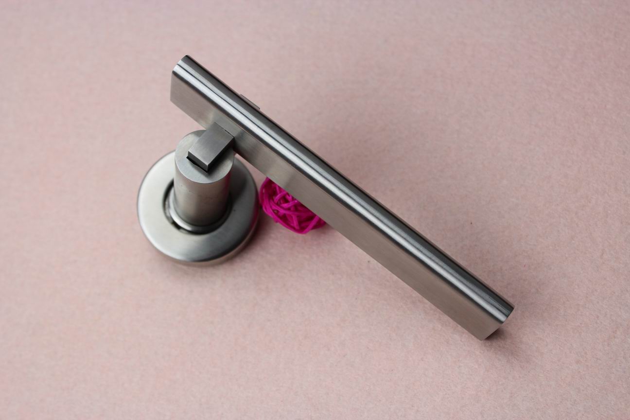 Solid type stainless steel material lever pipe door lock handle