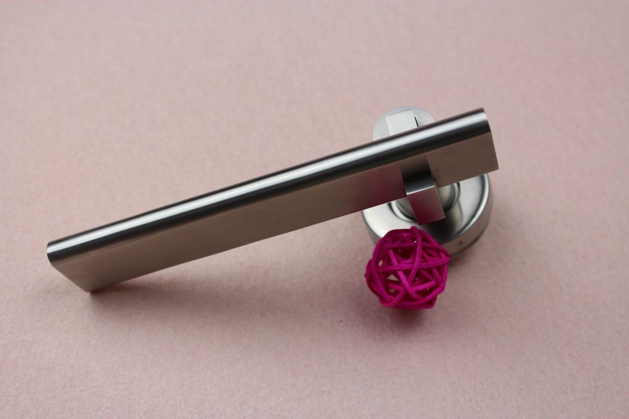 Solid type stainless steel material lever pipe door lock handle
