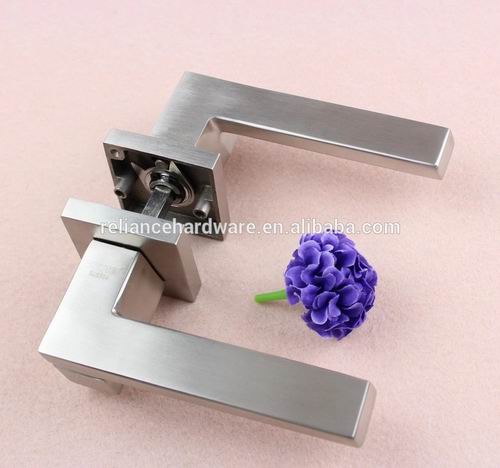 Solid Lever Handle on square Casting For timber Door